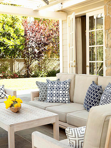 Outdoor living sofa resized 600