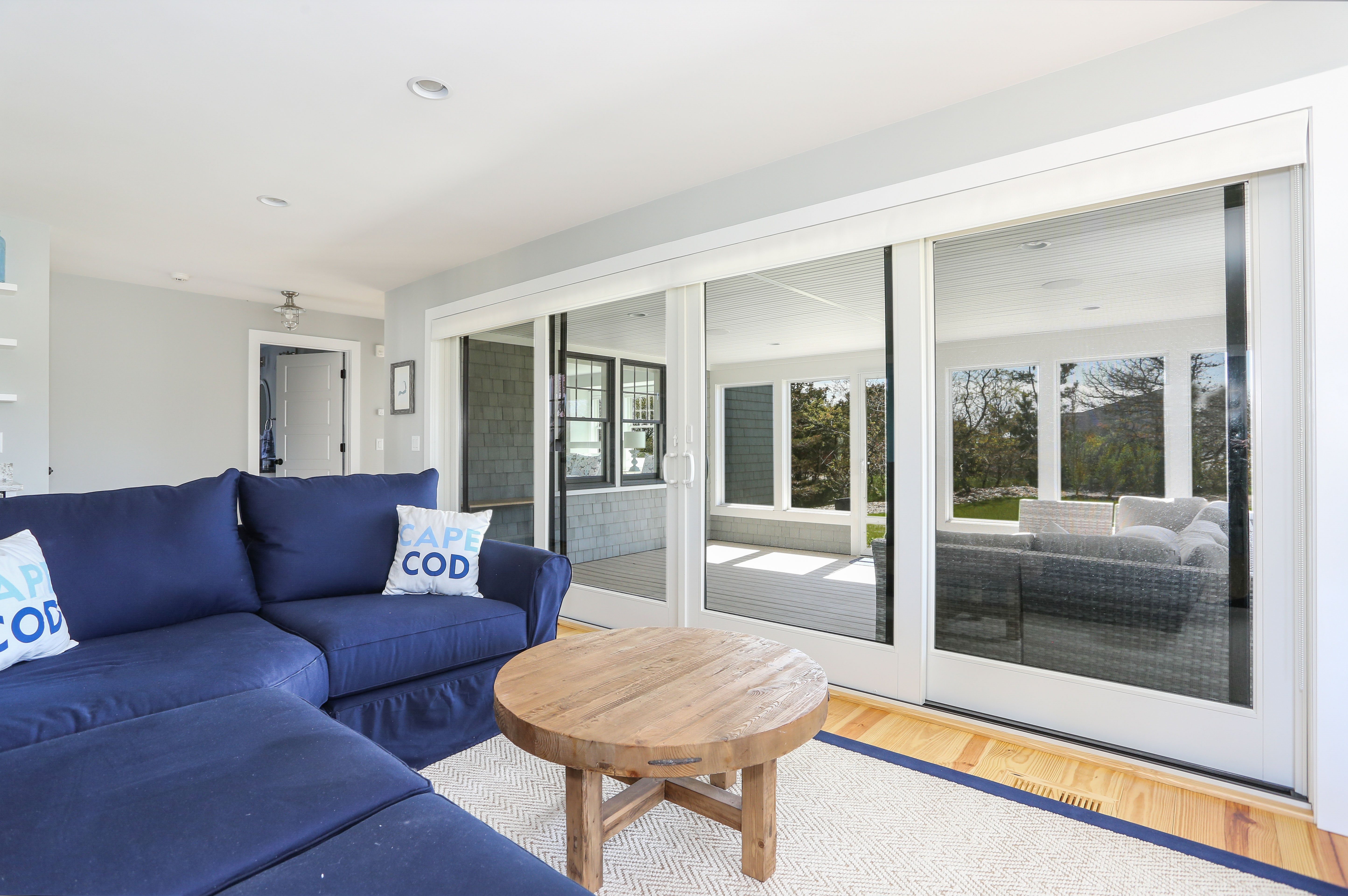 Screened porch in beach house by REEF 